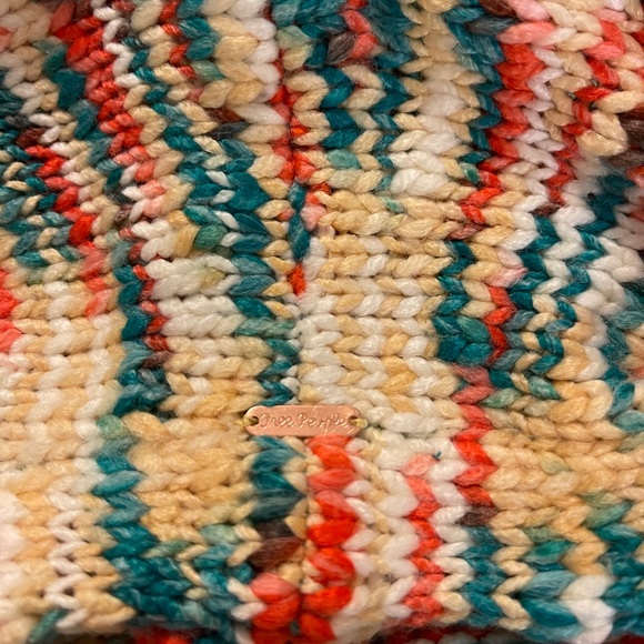 Beautiful Free People Raspberry beret. - Picture 4 of 6